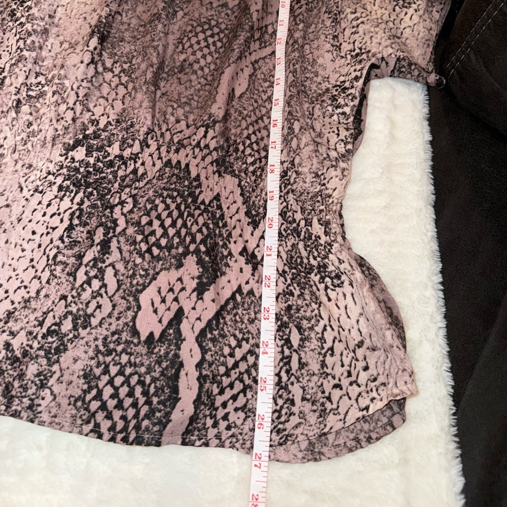 3 x 20$ Calvin Klein Pink Snake-Print V-Neck Top Size S - Picture 3 of 6